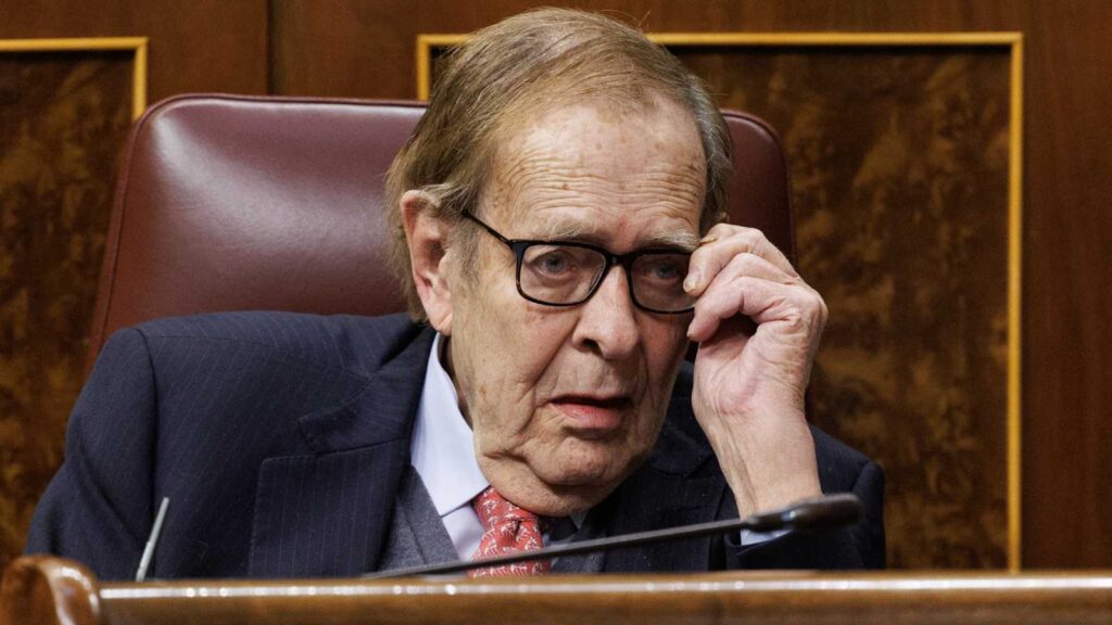 Ramón Tamames durante la moción de censura